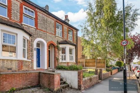 4 bedroom semi-detached house for sale