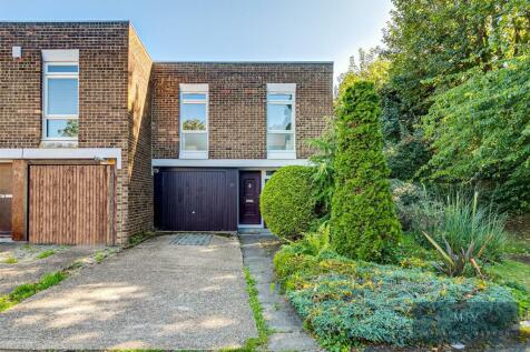 4 bedroom end of terrace house for sale