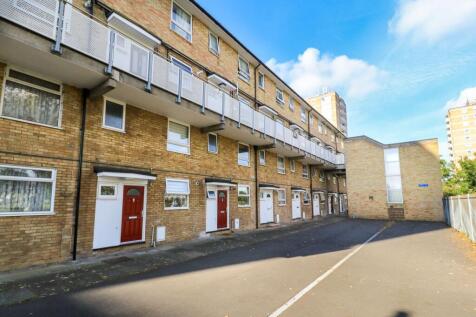 Alderney House, EN3 3 bed maisonette for sale