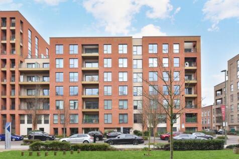 3 bedroom flat for sale