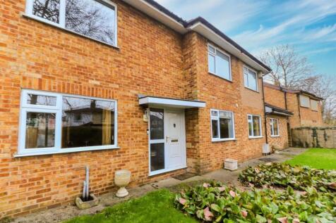 4 bedroom end of terrace house for sale