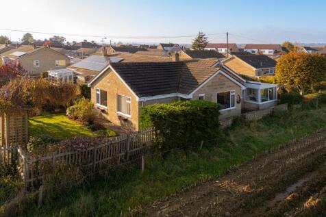 Savernake Avenue, Melksham SN12 4 bed semi