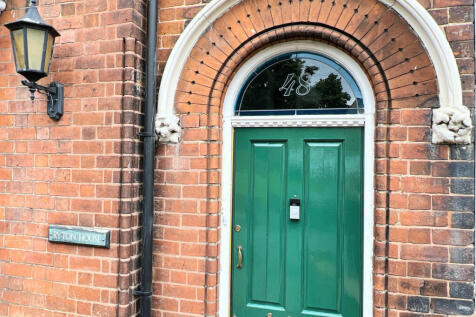 4 bedroom link detached house for sale