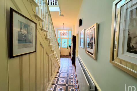 4 bedroom link detached house for sale
