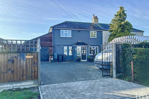 3 bedroom semi-detached house for sale