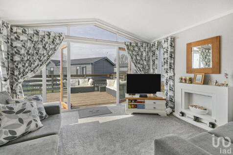 2 bedroom lodge for sale