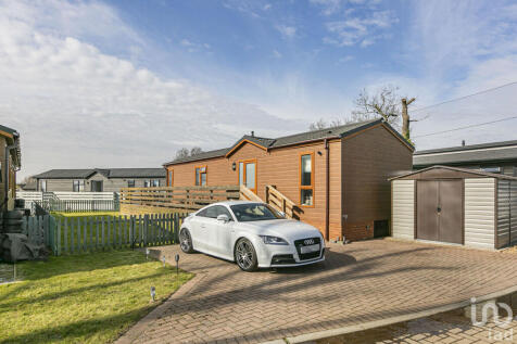 2 bedroom lodge for sale