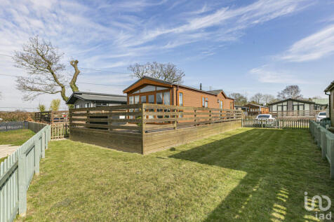 2 bedroom lodge for sale