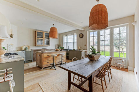 4 bedroom terraced house for sale