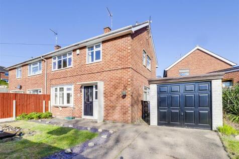 3 bedroom semi-detached house for sale