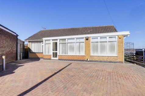 2 bedroom detached bungalow for sale