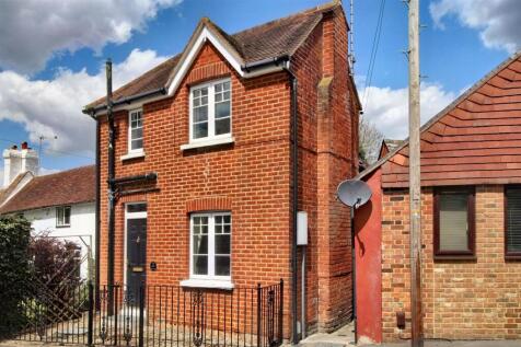 Westfield Road, Woking, Surrey, GU22 3 bed detached house for sale