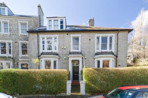 2 bedroom maisonette for sale