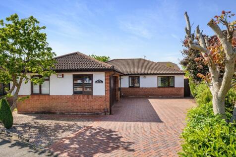 Parklands, Widnes WA8 3 bed detached bungalow for sale