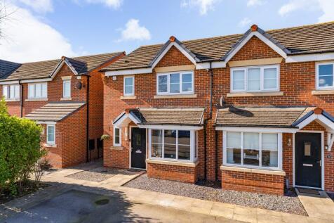 Shackleton Avenue, Widnes WA8 3 bed semi
