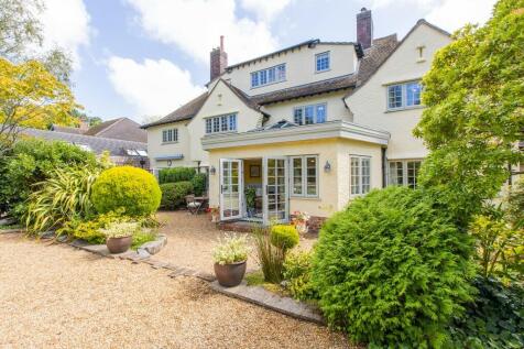6 bedroom detached house for sale