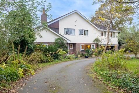 5 bedroom detached house for sale