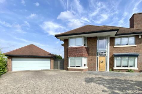 5 bedroom detached house for sale