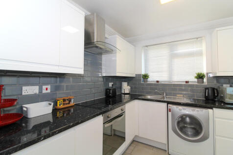 McRae House, South Norwood Hill, SE25 2 bed flat for sale