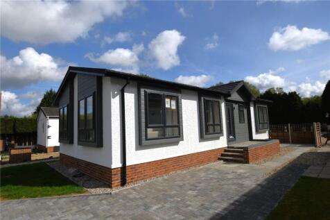 Pinewood Caravan Park, Berkshire RG40 2 bed retirement property for sale