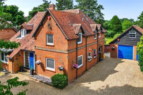 Bluebell Meadow, Wokingham RG41 5 bed detached house for sale