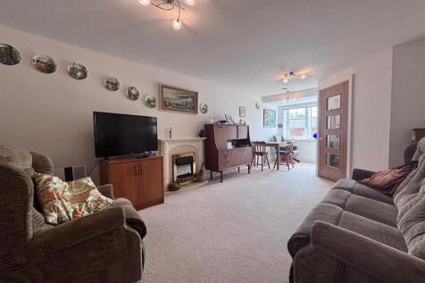 2 bedroom flat for sale