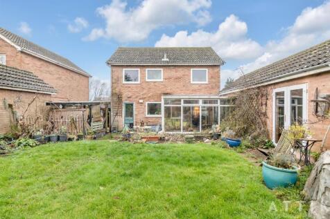 Mill Hill Drive, Halesworth 5 bed detached house for sale
