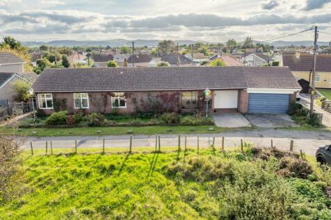 4 bedroom detached bungalow for sale