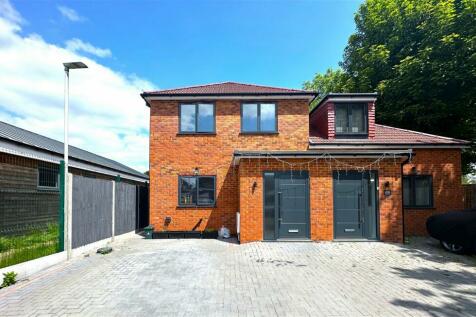 4 bedroom semi-detached house for sale