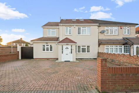 6 bedroom semi-detached house for sale