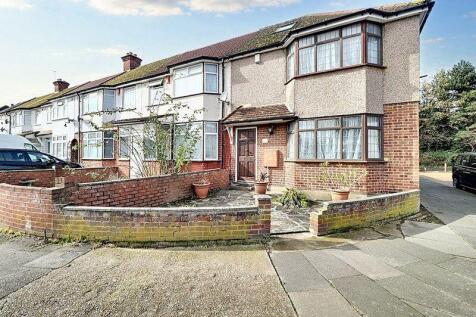 3 bedroom end of terrace house for sale
