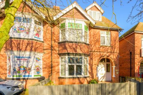 Algitha Road, Skegness PE25 4 bed flat for sale