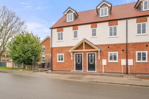 Church Road South, Skegness PE25 3 bed townhouse for sale