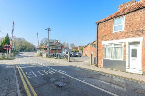 High Street, Wainfleet PE24 3 bed end of terrace house for sale