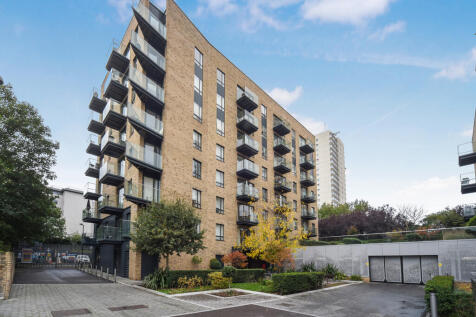 Heritage Walk, Brentford TW8 1 bed apartment for sale