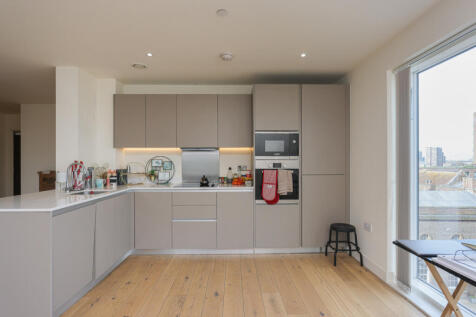 New Warren Lane, Woolwich SE18 2 bed apartment for sale