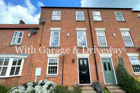 3 bedroom terraced house for sale