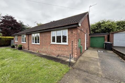 2 bedroom semi-detached bungalow for sale