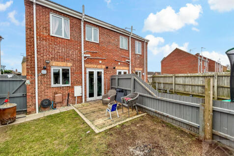 2 bedroom semi-detached house for sale