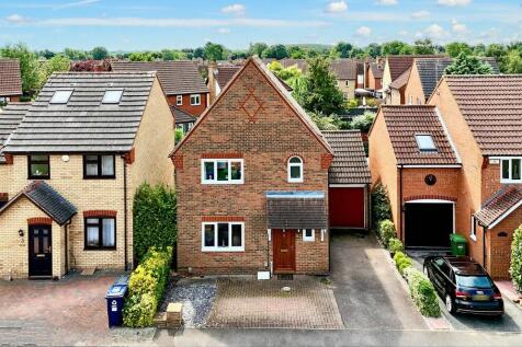 Hawk Drive, Huntingdon, Cambridgeshire. 3 bed detached house for sale