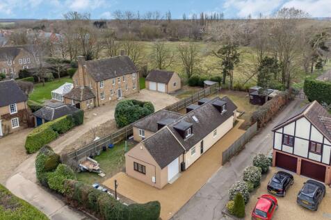 Redebourn Lane, Bury, Cambridgeshire. 3 bed detached house for sale
