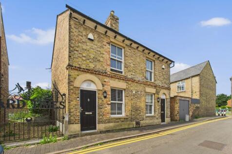 2 bedroom semi-detached house for sale