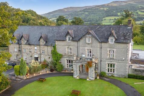 22 bedroom detached house for sale