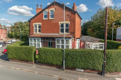 Beechwood Crescent, Burley 2 bed flat for sale