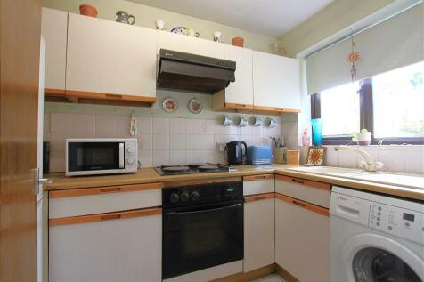 Barnes Avenue, Norwood Green UB2 2 bed terraced house for sale