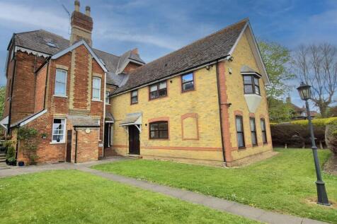 2 bedroom maisonette for sale
