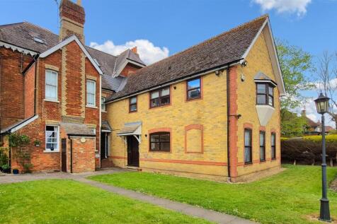2 bedroom maisonette for sale