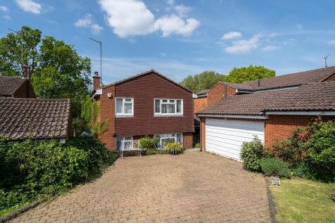 Holywell Road, Studham, Bedfordshire... 3 bed detached house for sale