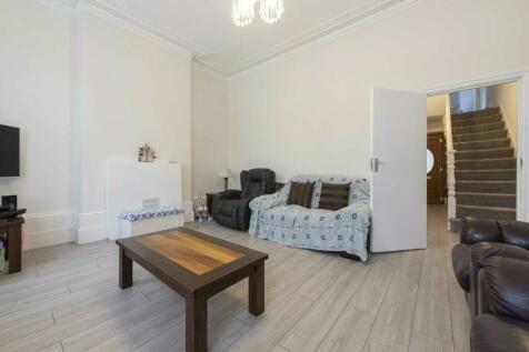 3 bedroom flat for sale