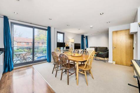 Spurstowe Terrace, London E8 2 bed flat for sale